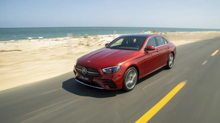 Mercedes-Benz-E-300-AMG-6-1616625536