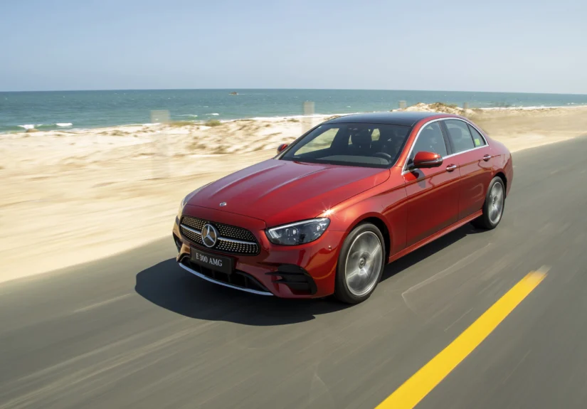 Mercedes-Benz-E-300-AMG-6-1616625536